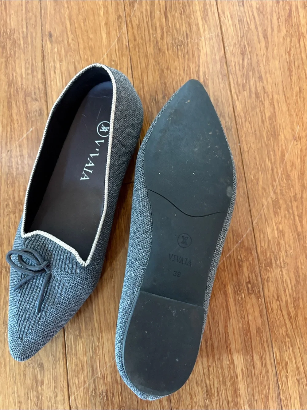 Vivaia Women's Grey Pointed-Toe Knit Loafers with Bow - size 39